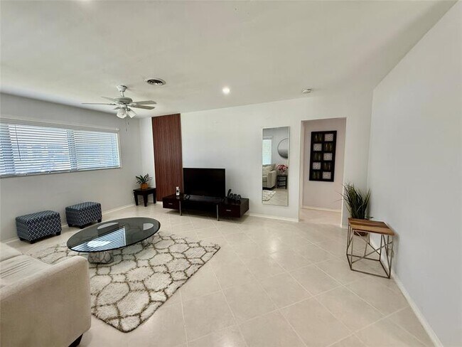 Photo - 23 NE 19th Ave