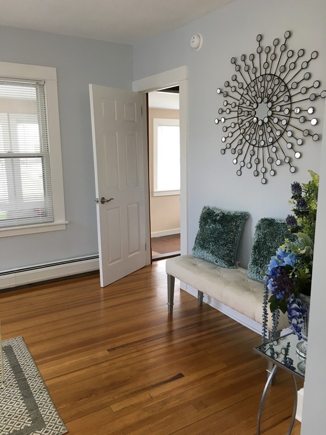 Building Photo - 40 Magnolia St Unit 1st Rental
