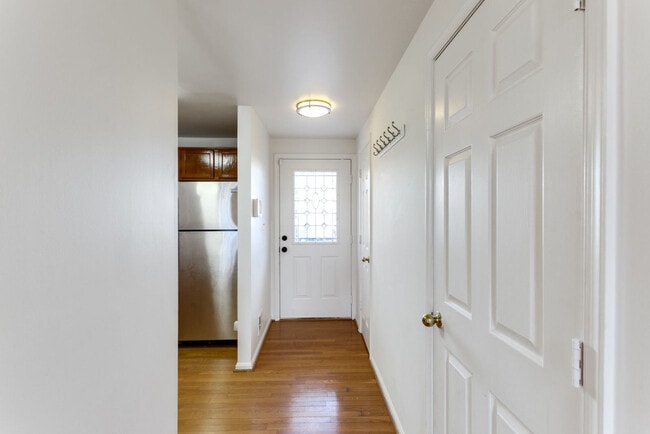 Photo - 5837 Norham Dr