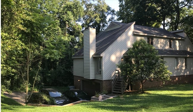 Very private contemporary duplex - 3239 Sunnymede Ln Casa