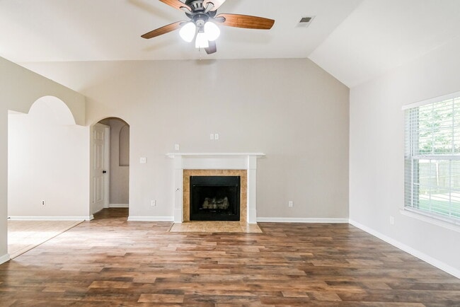 Photo - 8873 Lezlarken Ln