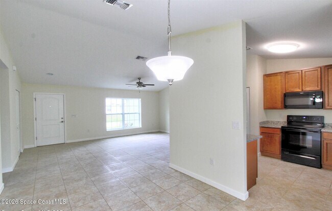 Photo - 1048 Hunt St NW