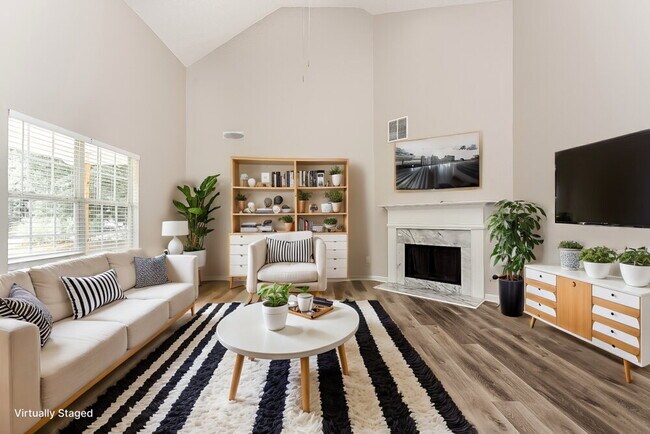 Photo - 611 Longstreet Ln