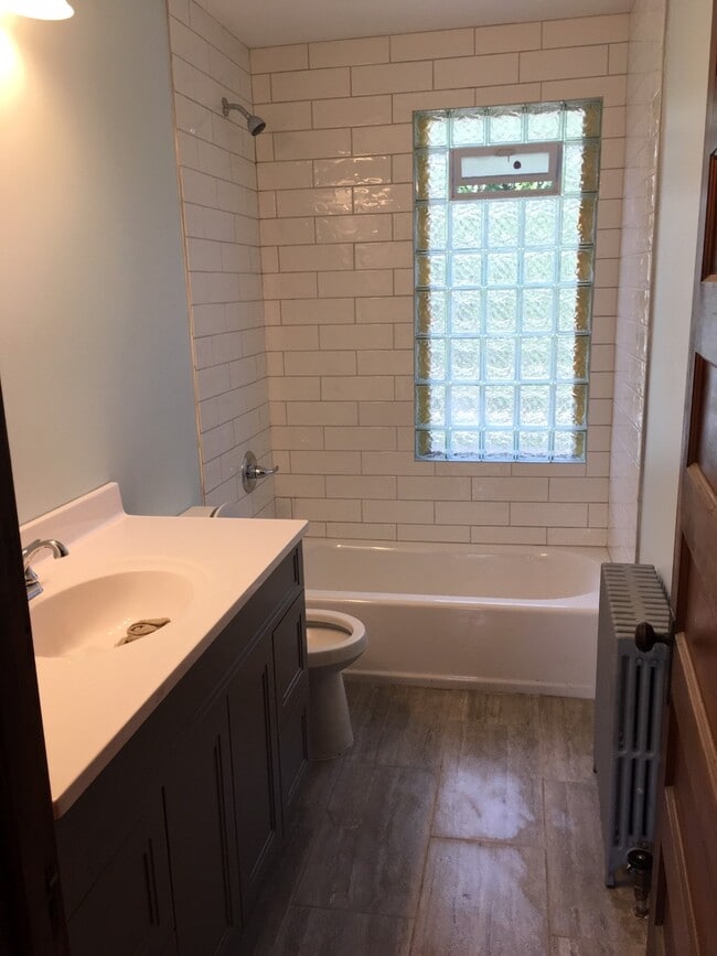 Baño - 247 Winifred St W