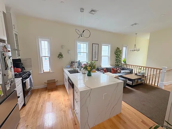 Photo - 32 Putnam Ave Unidad 3