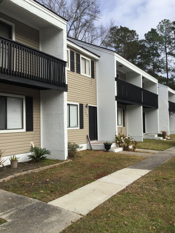 Townhouse Close to Summerville HS - Townhouse Close to Summerville HS