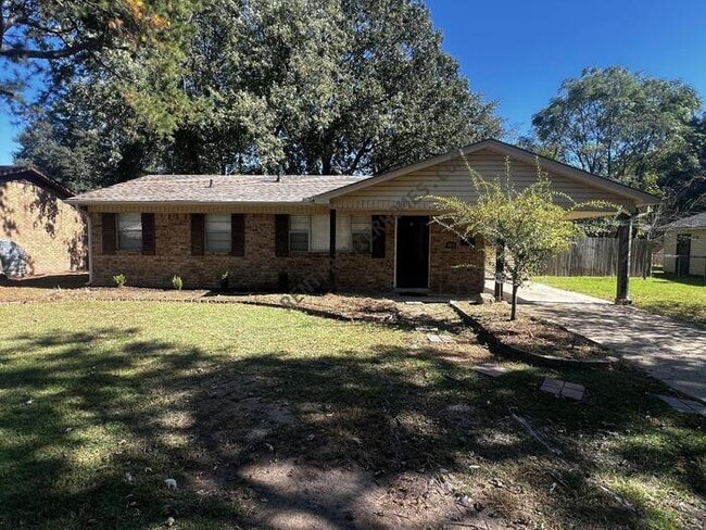 Building Photo - 404 Live Oak Dr