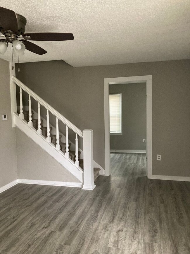 Building Photo - Coming soon 11/17/2025- 2 bedroom house wi...