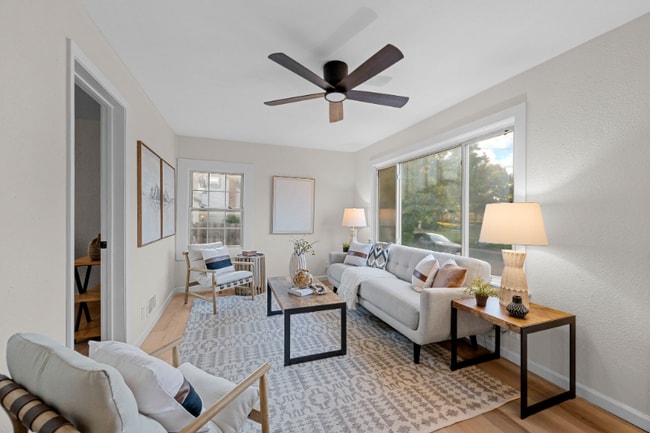 Photo - 135 E Loretta Ave