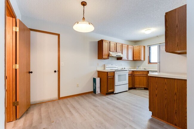 Photo - 2 Bedroom Condo in idyllic setting!