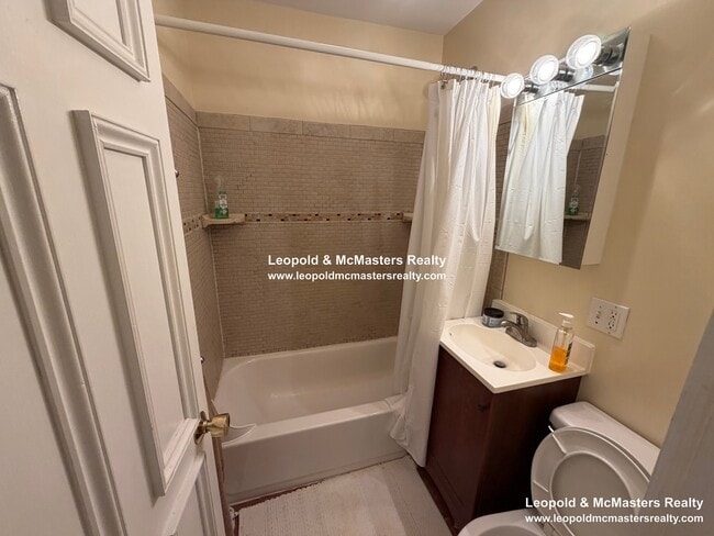 Photo - 169 Beacon St Unidad 4F