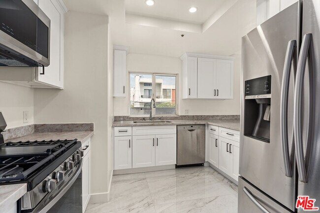 Photo - 1315 S Saltair Ave Unit 203