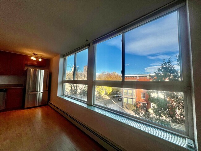 Photo - Charming Studio Condo in Capitol Hill