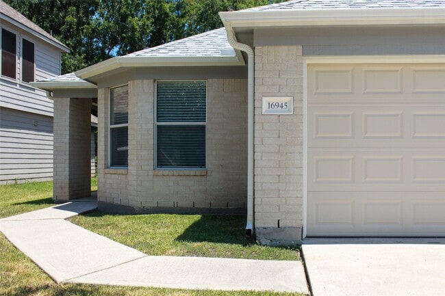 Photo - 16945 Scenic Knoll