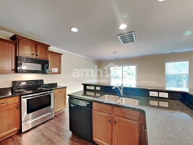 Photo - 371 Pulaski Dr SW