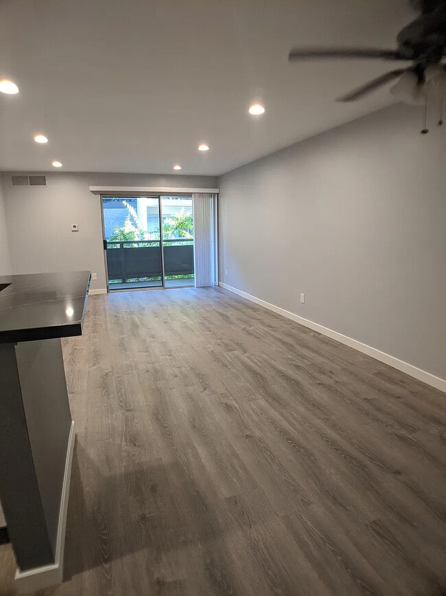 Photo - 1605 Hotel Cir S