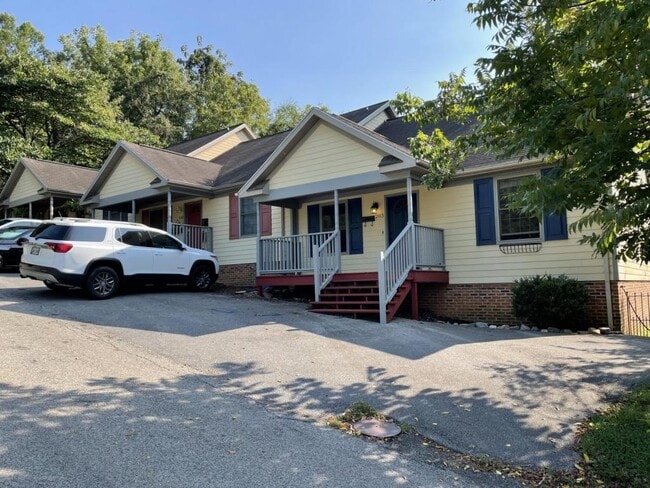 Photo - 203 Correll Ln