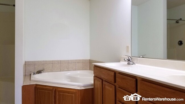 Photo - 64 Crown Pointe Curve