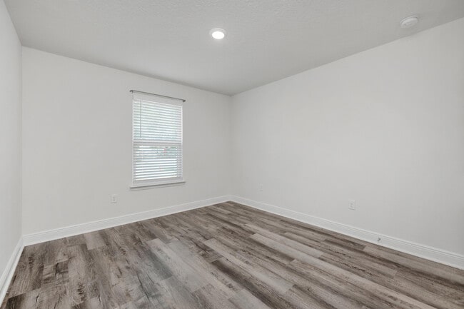 Photo - 8154 Lawton St