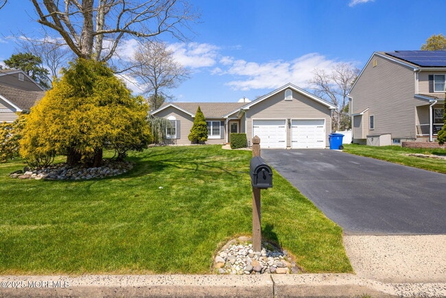 Photo - 148 Mizzen Ave
