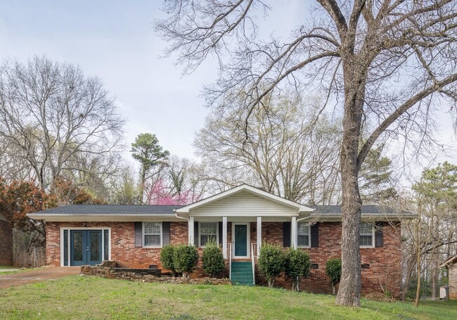 Building Photo - 304 Lynn Dr Rental