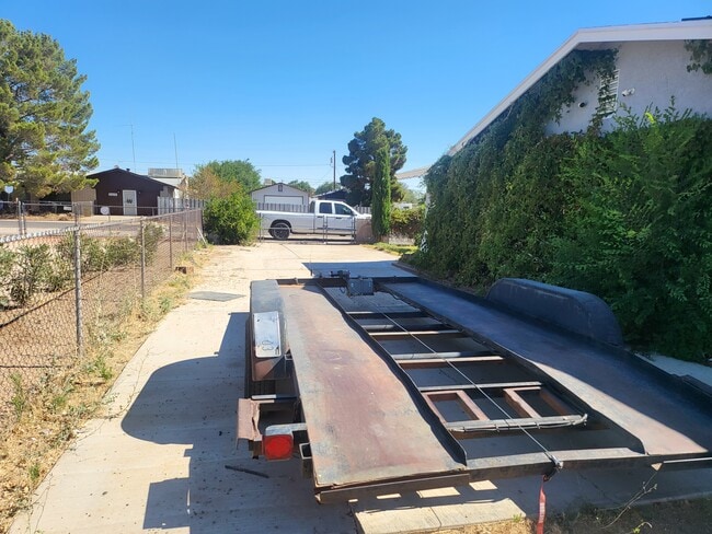 Photo - 2630 E Snavely Ave