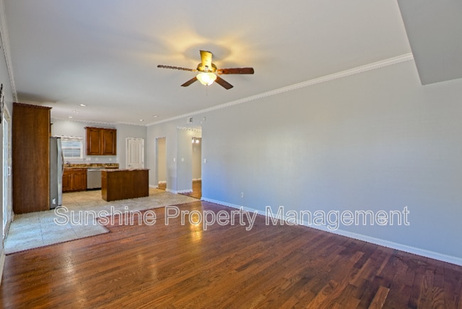 Photo - 2823 Lens Ave