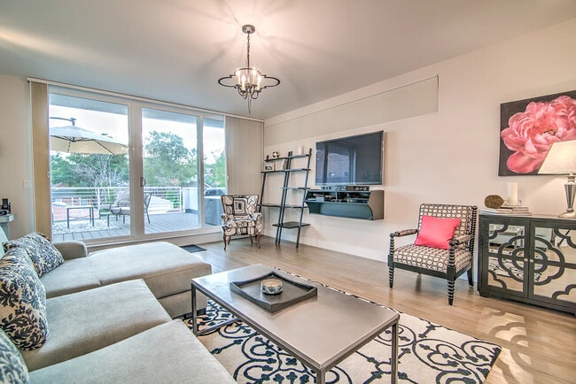 Photo - 2945 Umatilla St