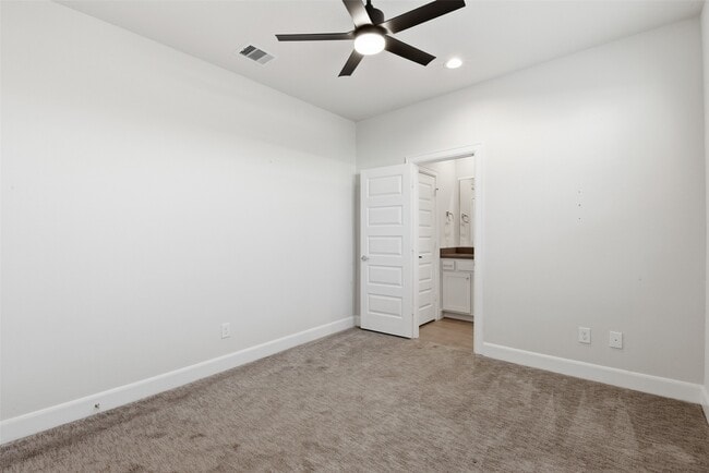 Photo - 3024 Charline