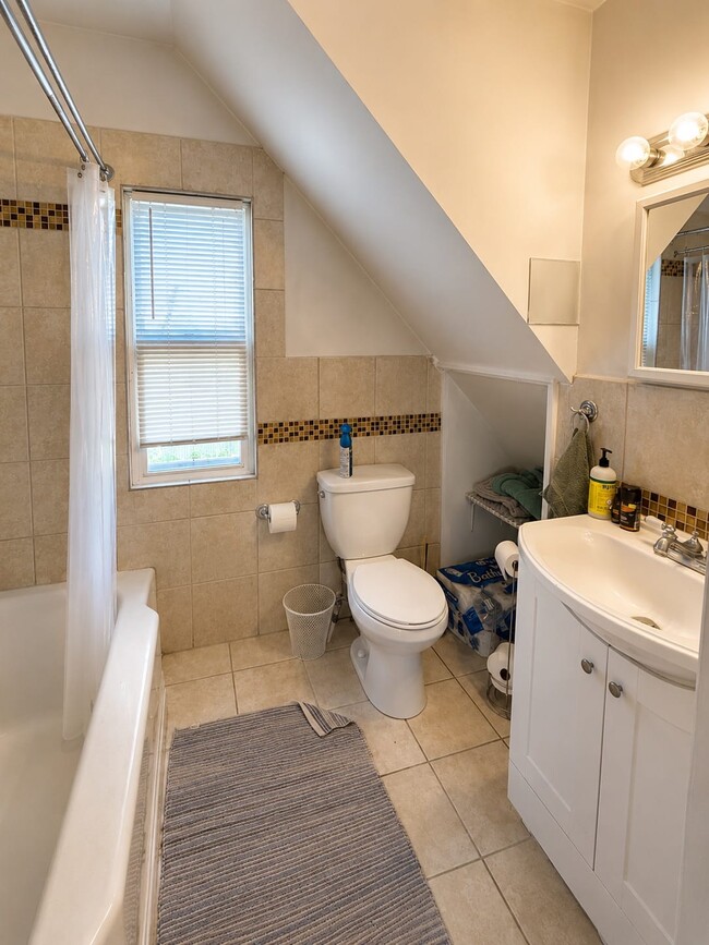 Photo - 1831 N Warren Ave Unit upper