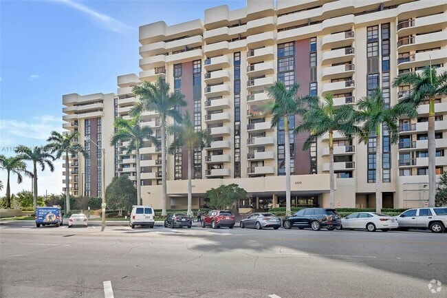 Building Photo - 600 Biltmore Way Unit 616 Rental