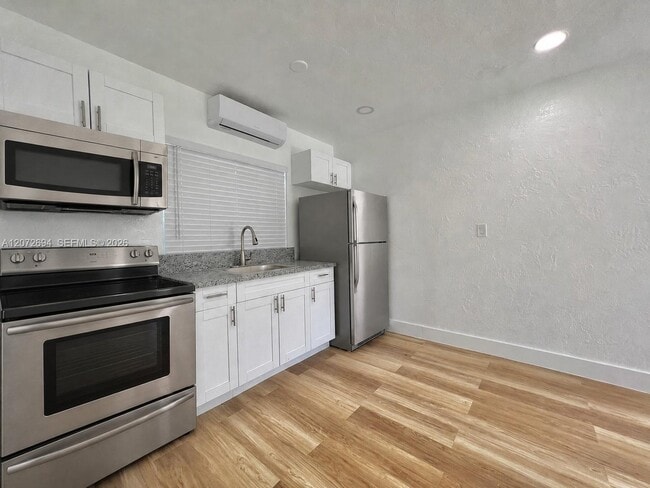 Photo - 12906 NE 6th Ave Unidad 6