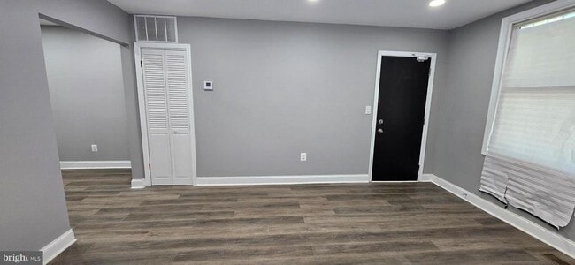 Building Photo - 405 34th St SE Unit 1
