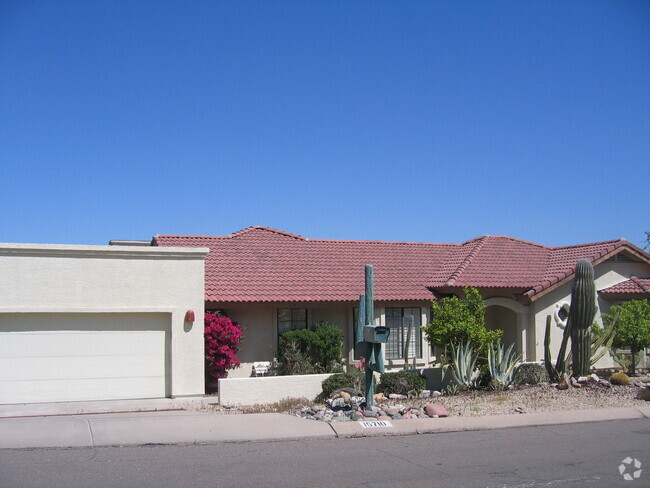 Building Photo - UNFURNISHED GREAT SINGLE FAMILY HOME