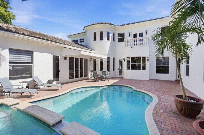 Photo - 375 SW 16th St