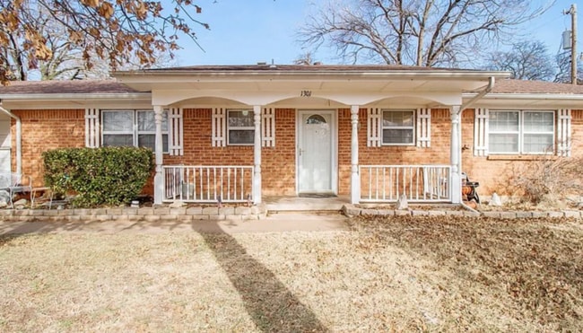 Building Photo - 1301 Hazelwood Dr Rental