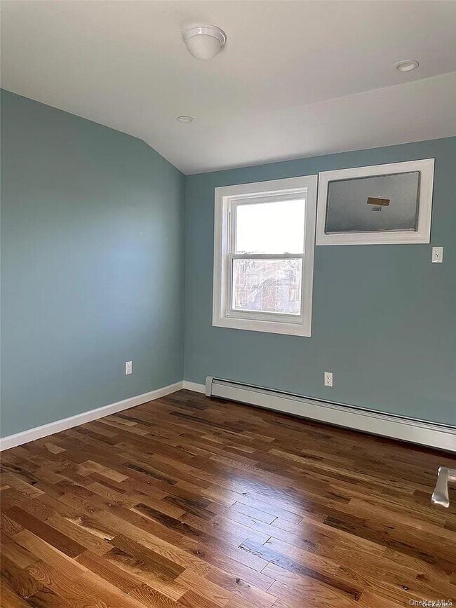 Photo - 102-11 164th Ave