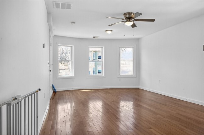 Photo - 247 Pilgrim Ave Unidad 3