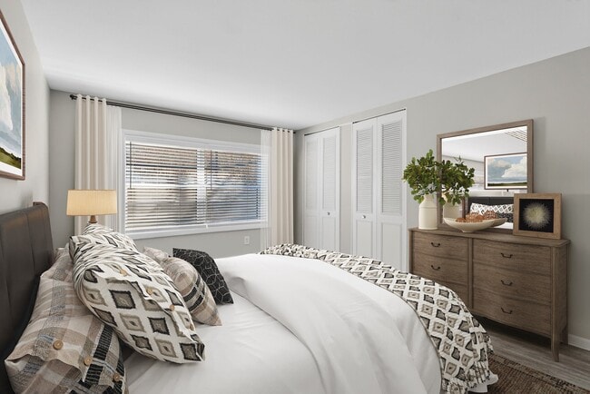 Welcome to Eagle Rock Apartments at West Hartford, where modern design meets comfort. Enjoy spacious bedrooms flooded with natural light and stylish décor. Elevate your lifestyle and schedule a tour today to find your perfect home!
