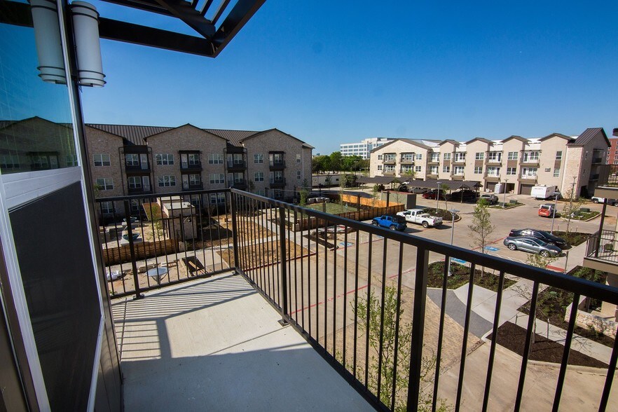 Mercer Crossing Apartments For Rent in Farmers Branch, TX