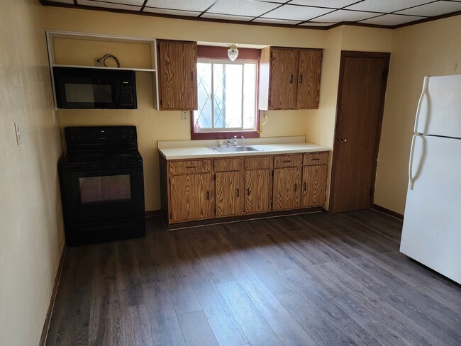 Building Photo - Benjamin st apt#2 Unit 2