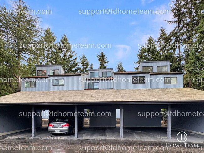 Building Photo - "Charming 2-Bed Townhouse with Spacious 12... Unit D3