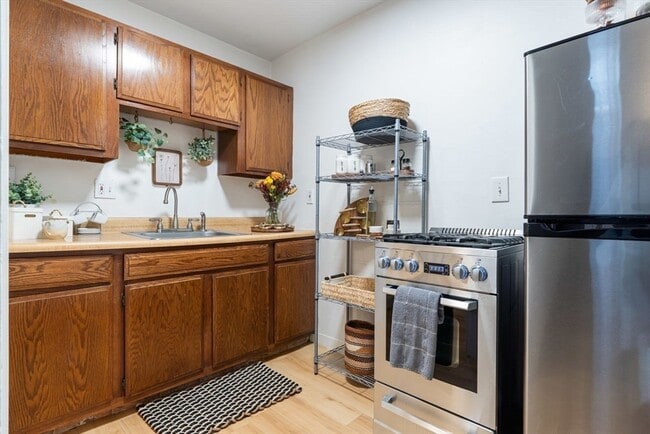 Photo - 46 Lewis St Unit #A