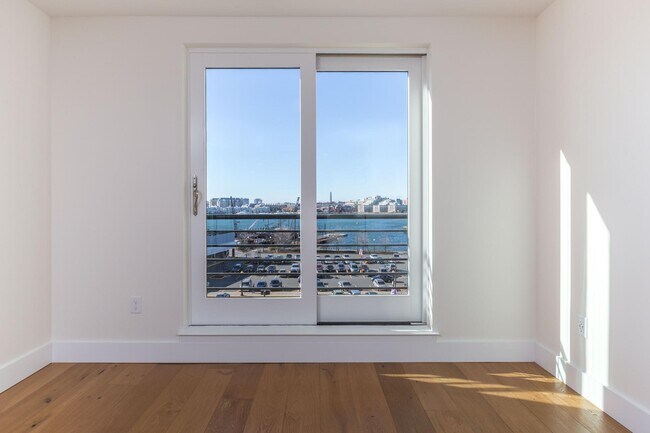 Living - 250 Meridian St Unidad 403