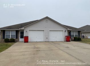 Photo - 417 NW Woodbury Dr