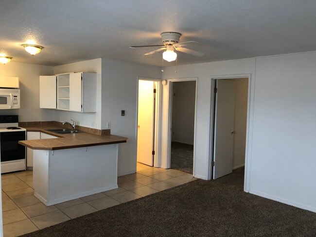Building Photo - 2003 N Walnut St Unit 2BD Rental