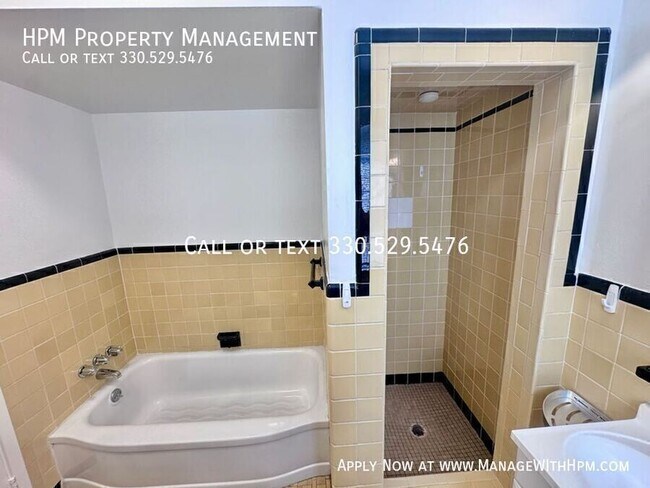 Photo - 3270 Warrensville Center Rd Unit F-403