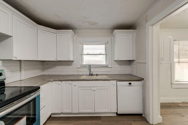 Photo - 618 W Purnell St
