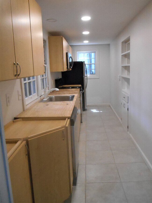 Photo - 590 N Broadway Unidad #1