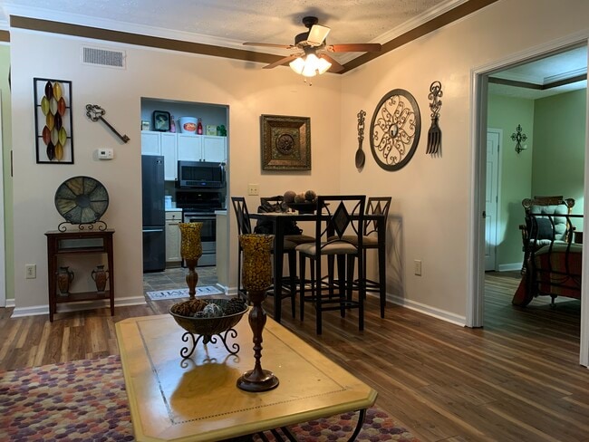 Sala de estar/comedor con vista - Bentley Place